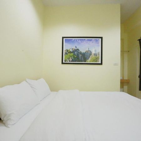 Interest Poshtel Hostel Bangkok Bagian luar foto