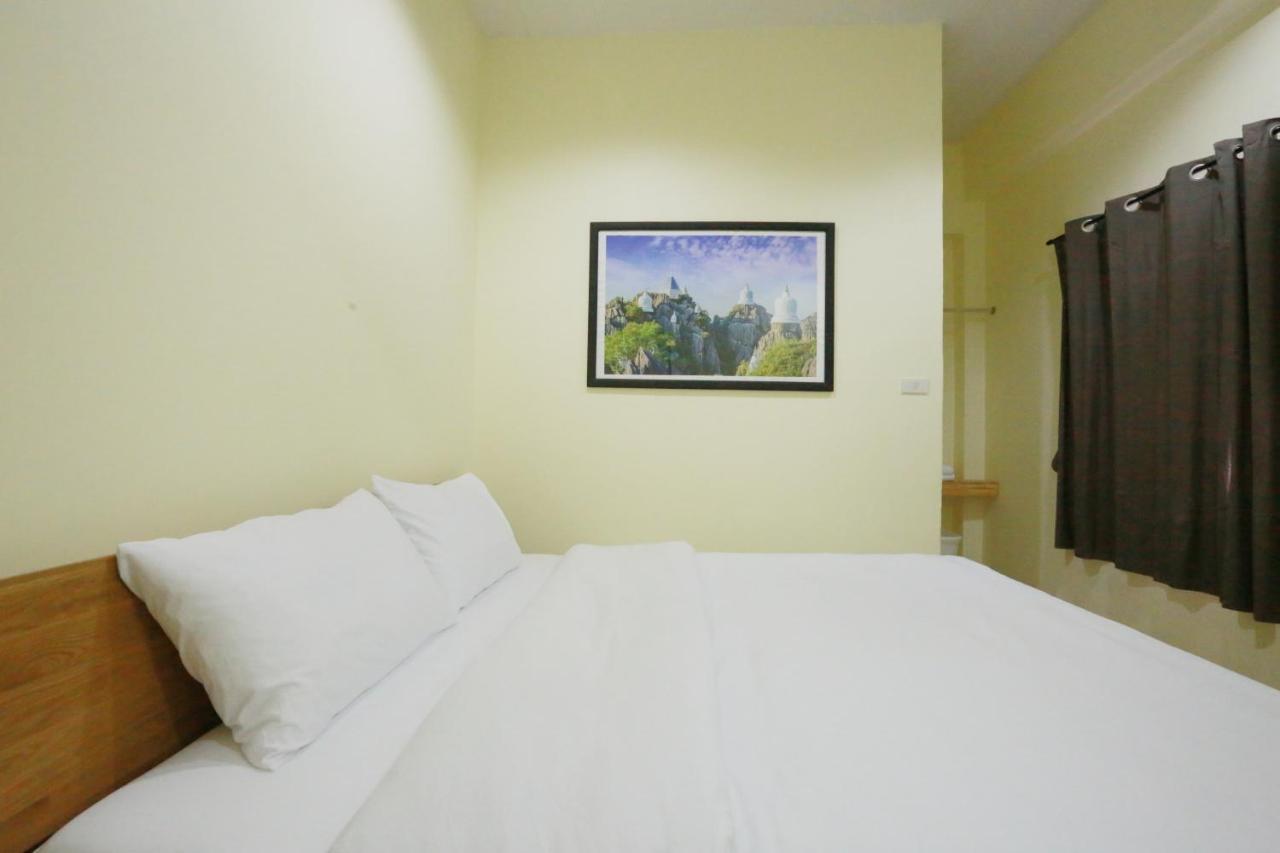 Interest Poshtel Hostel Bangkok Bagian luar foto