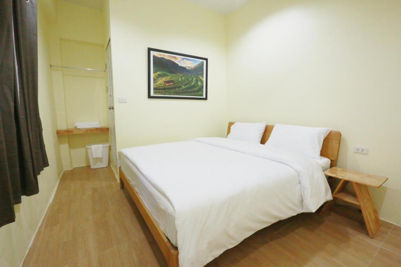 Interest Poshtel Hostel Bangkok Bagian luar foto