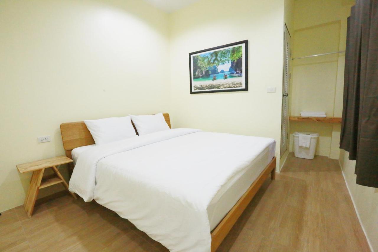 Interest Poshtel Hostel Bangkok Bagian luar foto