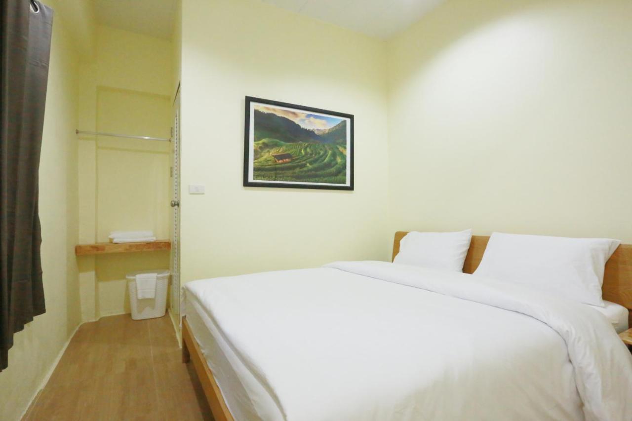 Interest Poshtel Hostel Bangkok Bagian luar foto