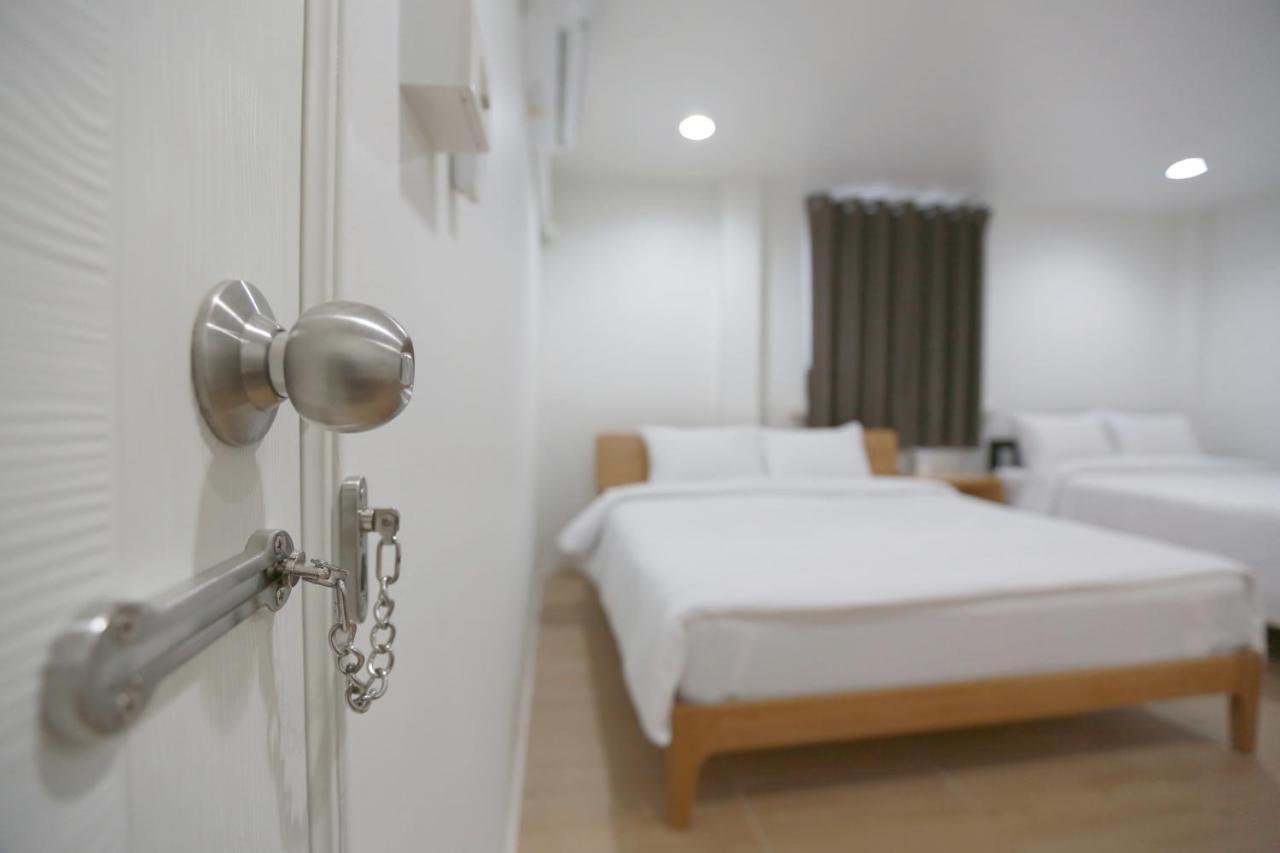Interest Poshtel Hostel Bangkok Bagian luar foto